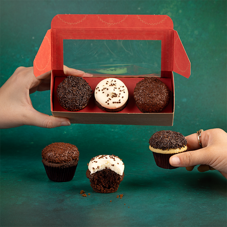 three mini cupcakes not-bg